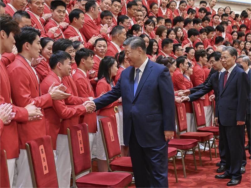 习近平在接见第33届奥运会中国体育代表团时强调 戒骄戒躁 再接再厉 为建设体育强国再立新功